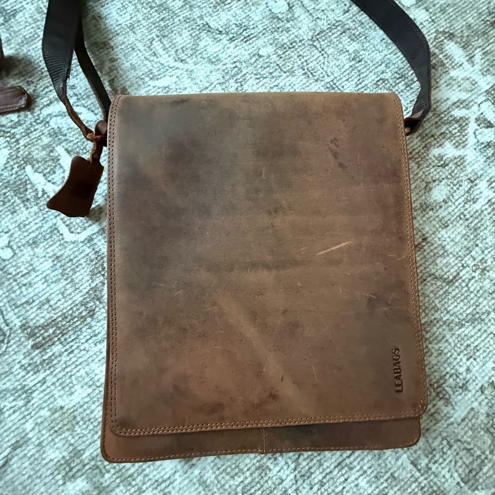 Leabags Genuine leather Classic Brown Messenger Bag with Adjustable Strap